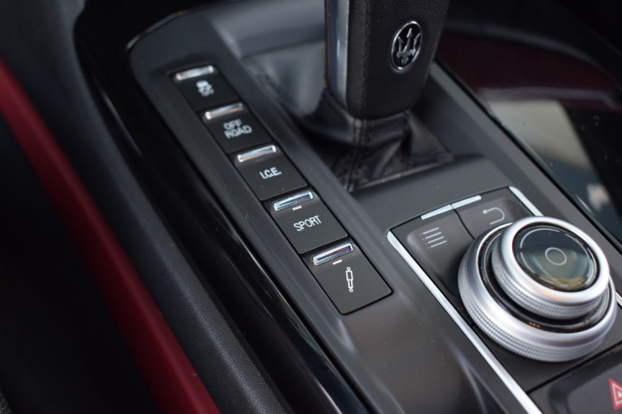 Maserati Levante 3.0 V6 S AWD GranLusso | Pano | H/K | Apple CarPlay | Luchtvering