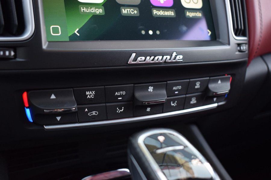 Maserati Levante 3.0 V6 S AWD GranLusso | Pano | H/K | Apple CarPlay | Luchtvering