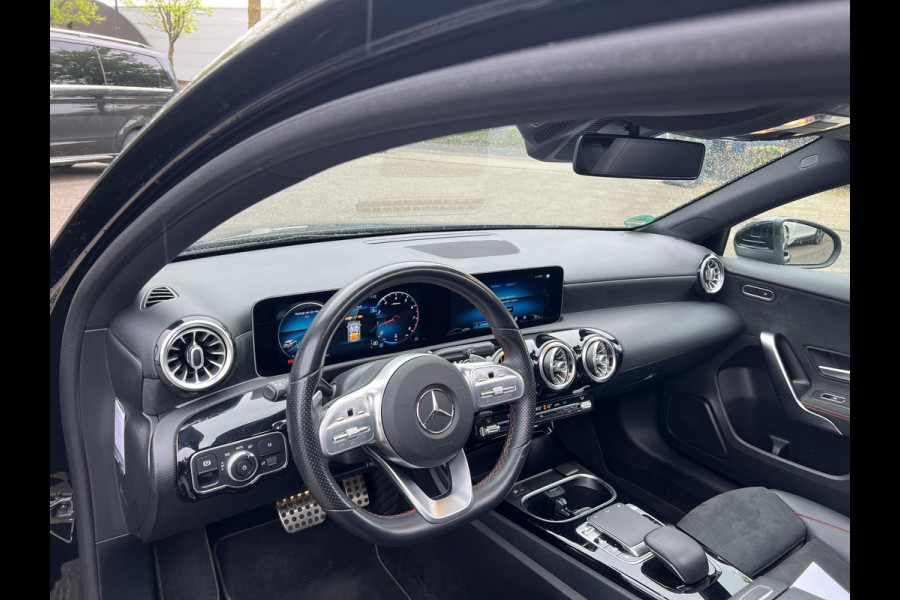 Mercedes-Benz A-Klasse 200 Business Solution AMG PANO | AMBILIGHT | CAMERA | RIJKLAAR INCL. 12 MND. BOVAGGARANTIE