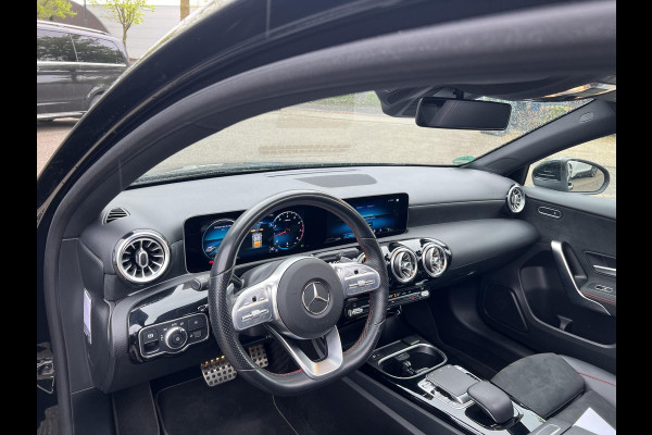 Mercedes-Benz A-Klasse 200 Business Solution AMG PANO | AMBILIGHT | CAMERA | RIJKLAAR INCL. 12 MND. BOVAGGARANTIE