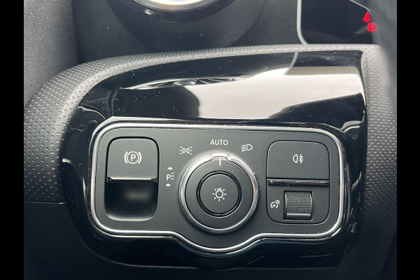 Mercedes-Benz A-Klasse 200 Business Solution AMG PANO | AMBILIGHT | CAMERA | RIJKLAAR INCL. 12 MND. BOVAGGARANTIE