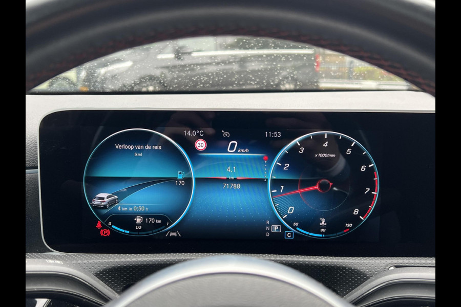 Mercedes-Benz A-Klasse 200 Business Solution AMG PANO | AMBILIGHT | CAMERA | RIJKLAAR INCL. 12 MND. BOVAGGARANTIE