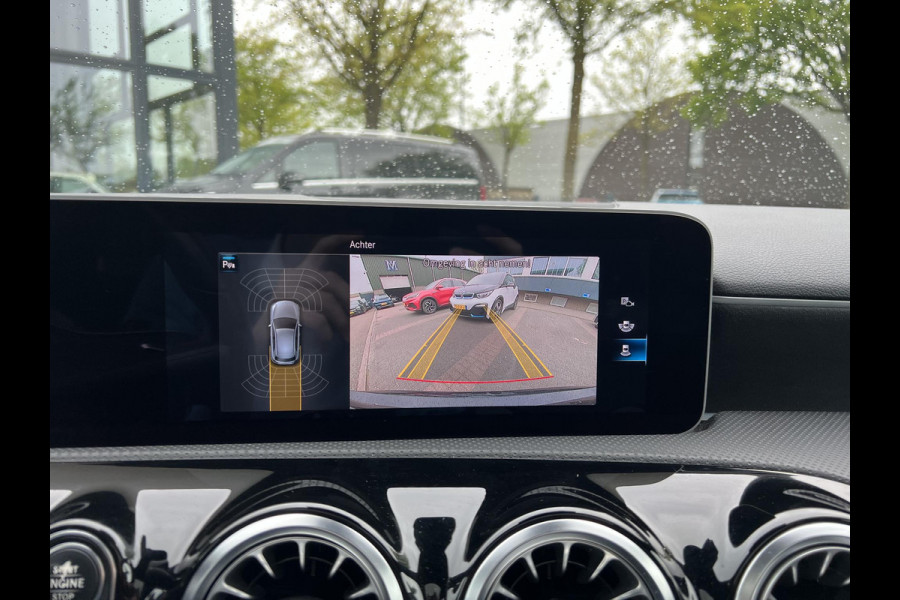 Mercedes-Benz A-Klasse 200 Business Solution AMG PANO | AMBILIGHT | CAMERA | RIJKLAAR INCL. 12 MND. BOVAGGARANTIE