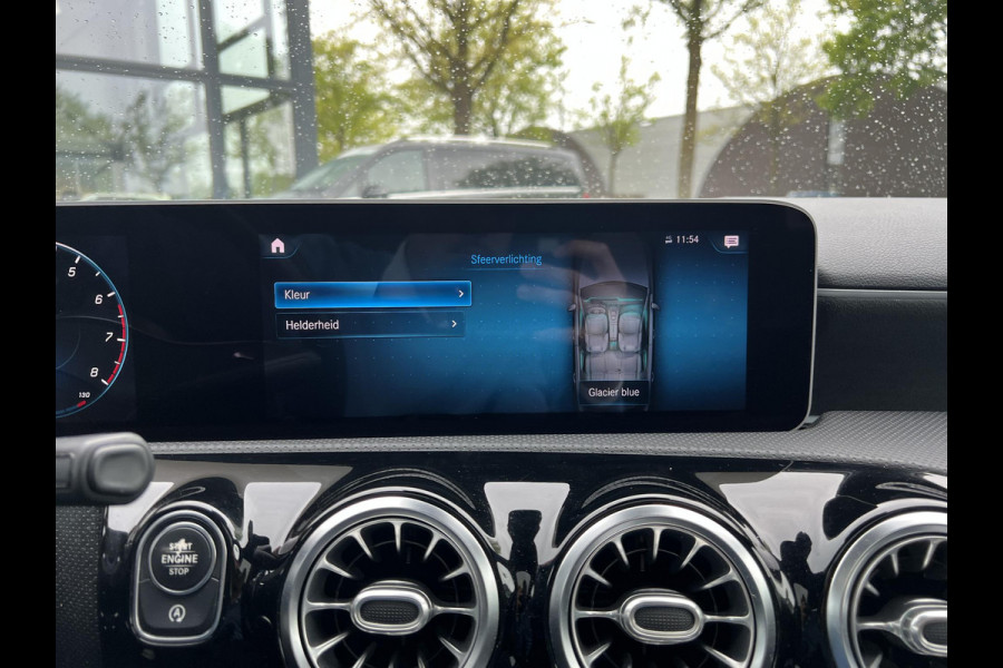 Mercedes-Benz A-Klasse 200 Business Solution AMG PANO | AMBILIGHT | CAMERA | RIJKLAAR INCL. 12 MND. BOVAGGARANTIE