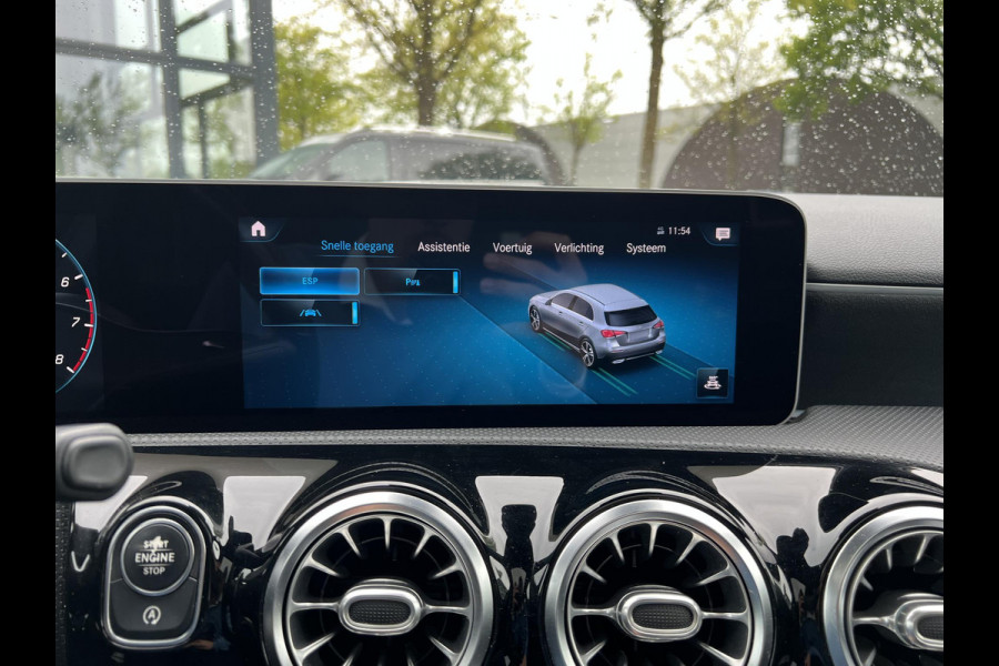 Mercedes-Benz A-Klasse 200 Business Solution AMG PANO | AMBILIGHT | CAMERA | RIJKLAAR INCL. 12 MND. BOVAGGARANTIE