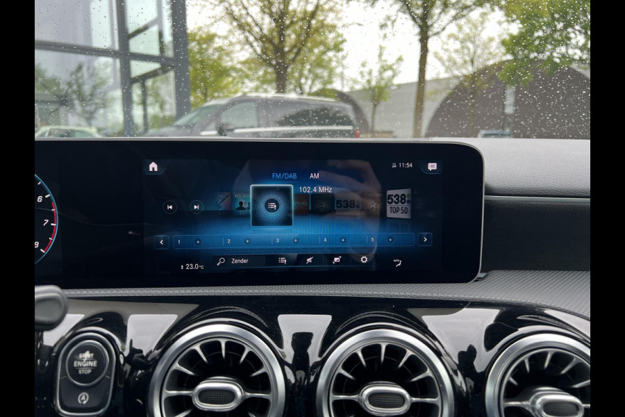 Mercedes-Benz A-Klasse 200 Business Solution AMG PANO | AMBILIGHT | CAMERA | RIJKLAAR INCL. 12 MND. BOVAGGARANTIE