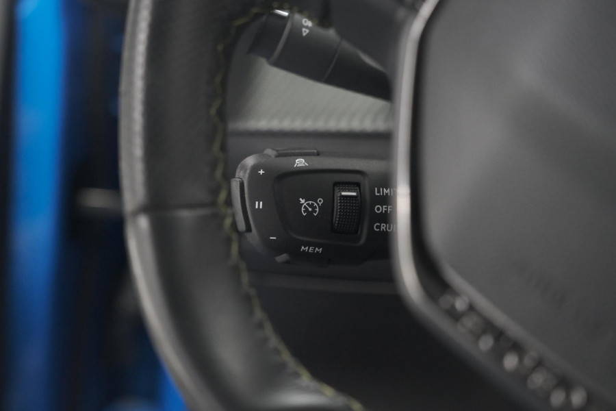 Peugeot e-208 EV GT Pack 50 kWh | 3 Fase | Camera | Panoramadak | Dodehoekdetectie | Apple Carplay