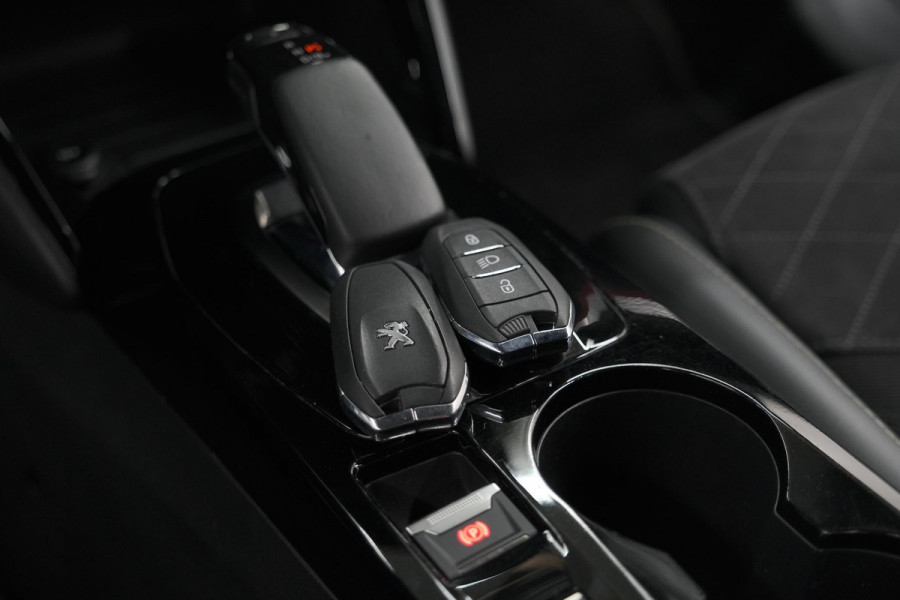 Peugeot e-208 EV GT Pack 50 kWh | 3 Fase | Camera | Panoramadak | Dodehoekdetectie | Apple Carplay