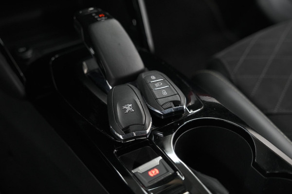 Peugeot e-208 EV GT Pack 50 kWh | 3 Fase | Camera | Panoramadak | Dodehoekdetectie | Apple Carplay