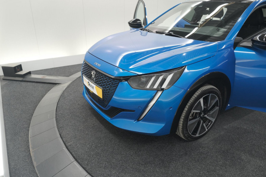 Peugeot e-208 EV GT Pack 50 kWh | 3 Fase | Camera | Panoramadak | Dodehoekdetectie | Apple Carplay