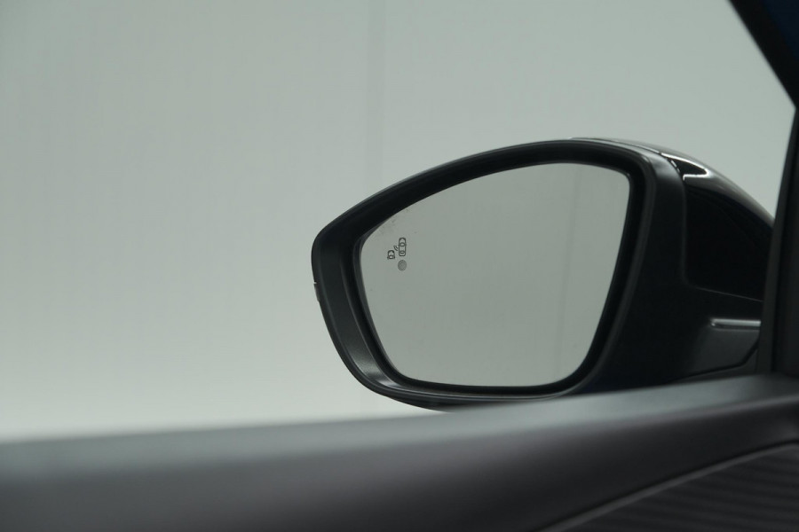 Peugeot e-208 EV GT Pack 50 kWh | 3 Fase | Camera | Panoramadak | Dodehoekdetectie | Apple Carplay
