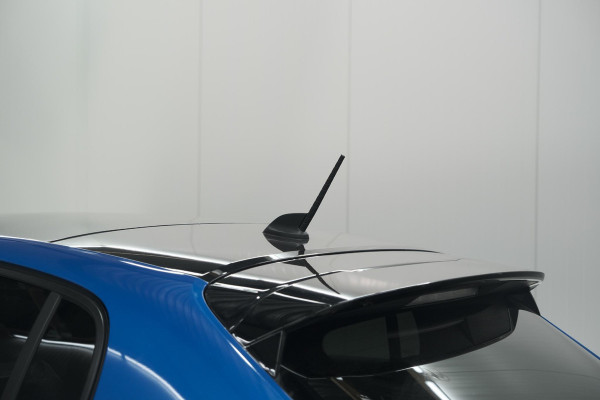 Peugeot e-208 EV GT Pack 50 kWh | 3 Fase | Camera | Panoramadak | Dodehoekdetectie | Apple Carplay