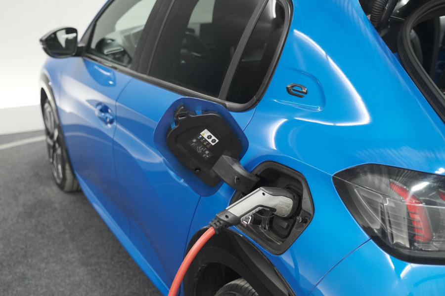 Peugeot e-208 EV GT Pack 50 kWh | 3 Fase | Camera | Panoramadak | Dodehoekdetectie | Apple Carplay