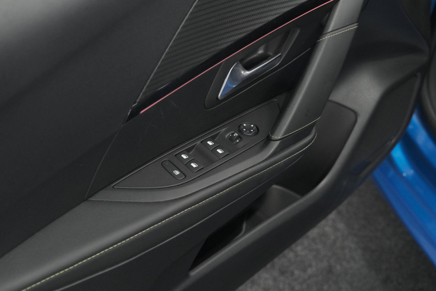 Peugeot e-208 EV GT Pack 50 kWh | 3 Fase | Camera | Panoramadak | Dodehoekdetectie | Apple Carplay
