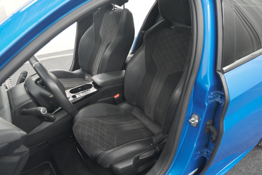 Peugeot e-208 EV GT Pack 50 kWh | 3 Fase | Camera | Panoramadak | Dodehoekdetectie | Apple Carplay