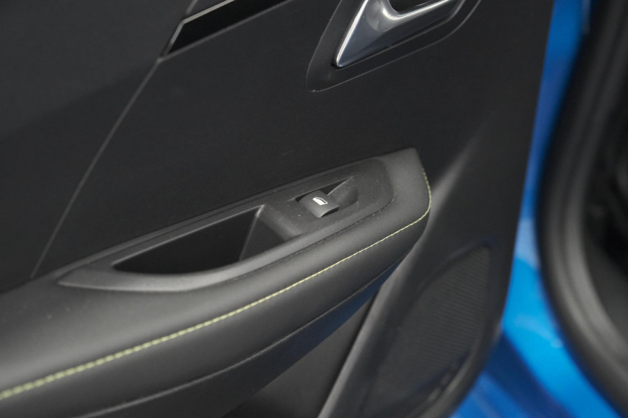 Peugeot e-208 EV GT Pack 50 kWh | 3 Fase | Camera | Panoramadak | Dodehoekdetectie | Apple Carplay