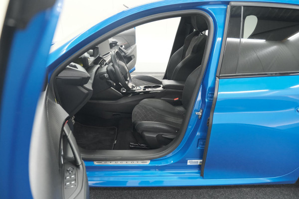 Peugeot e-208 EV GT Pack 50 kWh | 3 Fase | Camera | Panoramadak | Dodehoekdetectie | Apple Carplay