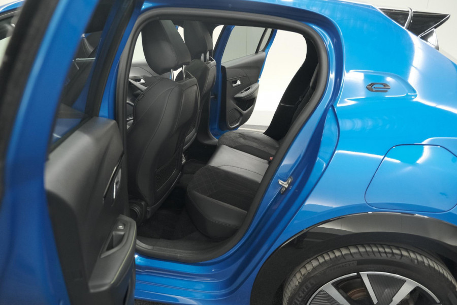 Peugeot e-208 EV GT Pack 50 kWh | 3 Fase | Camera | Panoramadak | Dodehoekdetectie | Apple Carplay