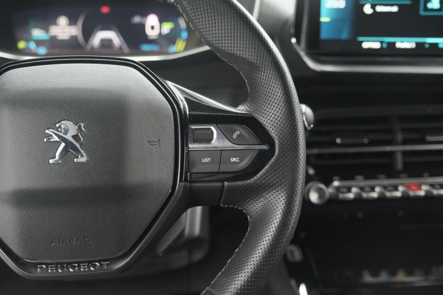 Peugeot e-208 EV GT Pack 50 kWh | 3 Fase | Camera | Panoramadak | Dodehoekdetectie | Apple Carplay