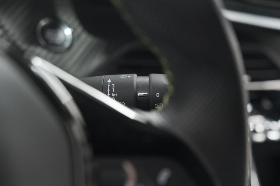 Peugeot e-208 EV GT Pack 50 kWh | 3 Fase | Camera | Panoramadak | Dodehoekdetectie | Apple Carplay