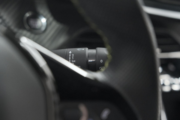 Peugeot e-208 EV GT Pack 50 kWh | 3 Fase | Camera | Panoramadak | Dodehoekdetectie | Apple Carplay