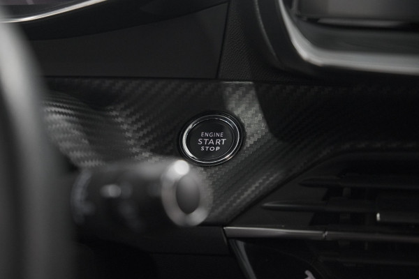 Peugeot e-208 EV GT Pack 50 kWh | 3 Fase | Camera | Panoramadak | Dodehoekdetectie | Apple Carplay