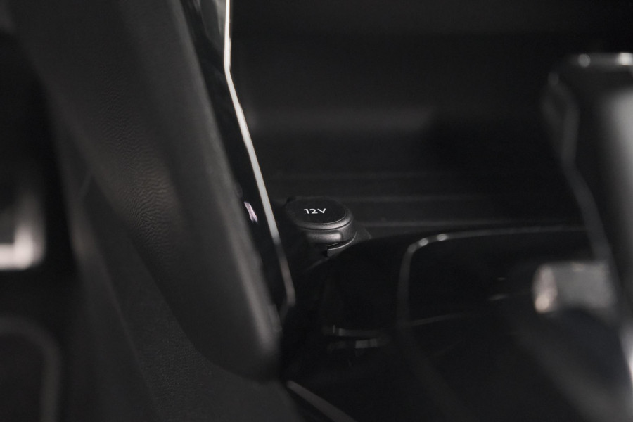 Peugeot e-208 EV GT Pack 50 kWh | 3 Fase | Camera | Panoramadak | Dodehoekdetectie | Apple Carplay