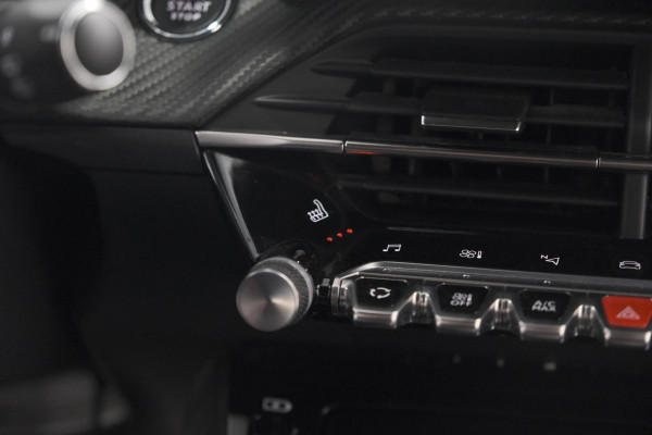 Peugeot e-208 EV GT Pack 50 kWh | 3 Fase | Camera | Panoramadak | Dodehoekdetectie | Apple Carplay
