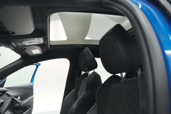 Peugeot e-208 EV GT Pack 50 kWh | 3 Fase | Camera | Panoramadak | Dodehoekdetectie | Apple Carplay