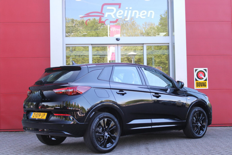 Opel Grandland 1.2 Turbo 136PK AUTOMAAT Hybrid GS | BLACK PACK | STOEL/STUUR VERWARMING | NAVIGATIE | APPLE CARPLAY/ANDROID AUTO | DODEHOEK DETECTIE | 18" LICHTMETALEN VELGEN | DAB+ RADIO | PARKEERSENSOREN VOOR + ACHTER | ADAPTIVE CRUISE CONTROL | ACHTERUITRIJ CAMERA |
