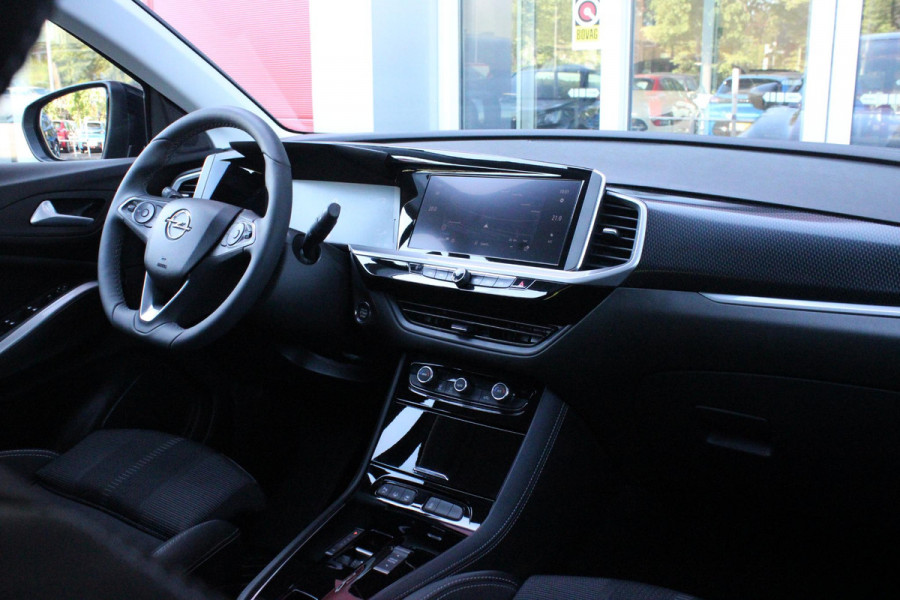 Opel Grandland 1.2 Turbo 136PK AUTOMAAT Hybrid GS | BLACK PACK | STOEL/STUUR VERWARMING | NAVIGATIE | APPLE CARPLAY/ANDROID AUTO | DODEHOEK DETECTIE | 18" LICHTMETALEN VELGEN | DAB+ RADIO | PARKEERSENSOREN VOOR + ACHTER | ADAPTIVE CRUISE CONTROL | ACHTERUITRIJ CAMERA |