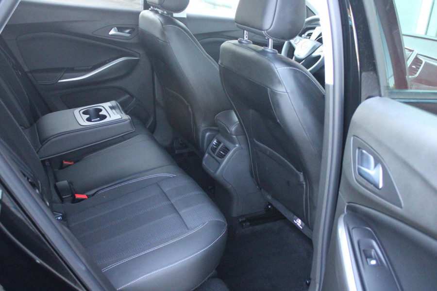 Opel Grandland 1.2 Turbo 136PK AUTOMAAT Hybrid GS | BLACK PACK | STOEL/STUUR VERWARMING | NAVIGATIE | APPLE CARPLAY/ANDROID AUTO | DODEHOEK DETECTIE | 18" LICHTMETALEN VELGEN | DAB+ RADIO | PARKEERSENSOREN VOOR + ACHTER | ADAPTIVE CRUISE CONTROL | ACHTERUITRIJ CAMERA |