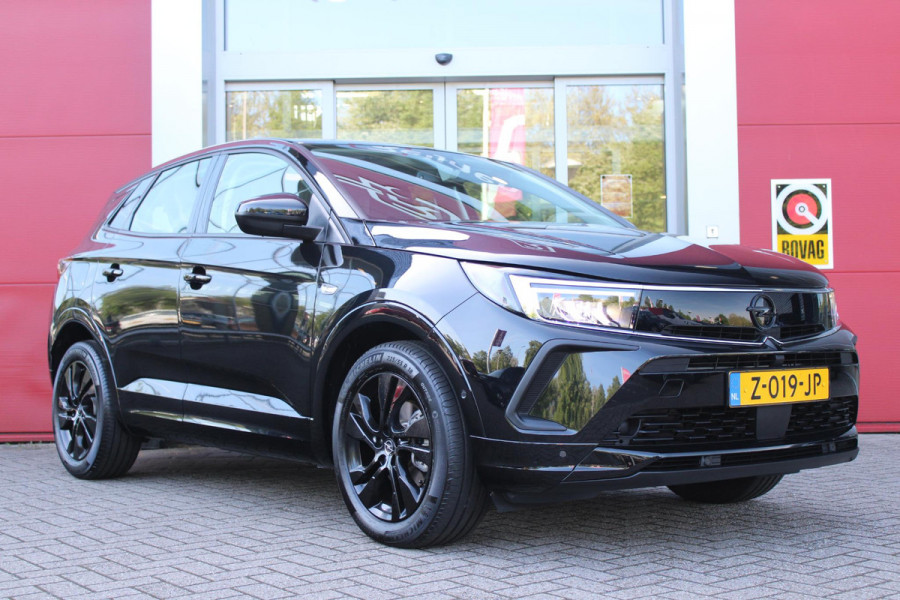 Opel Grandland 1.2 Turbo 136PK AUTOMAAT Hybrid GS | BLACK PACK | STOEL/STUUR VERWARMING | NAVIGATIE | APPLE CARPLAY/ANDROID AUTO | DODEHOEK DETECTIE | 18" LICHTMETALEN VELGEN | DAB+ RADIO | PARKEERSENSOREN VOOR + ACHTER | ADAPTIVE CRUISE CONTROL | ACHTERUITRIJ CAMERA |