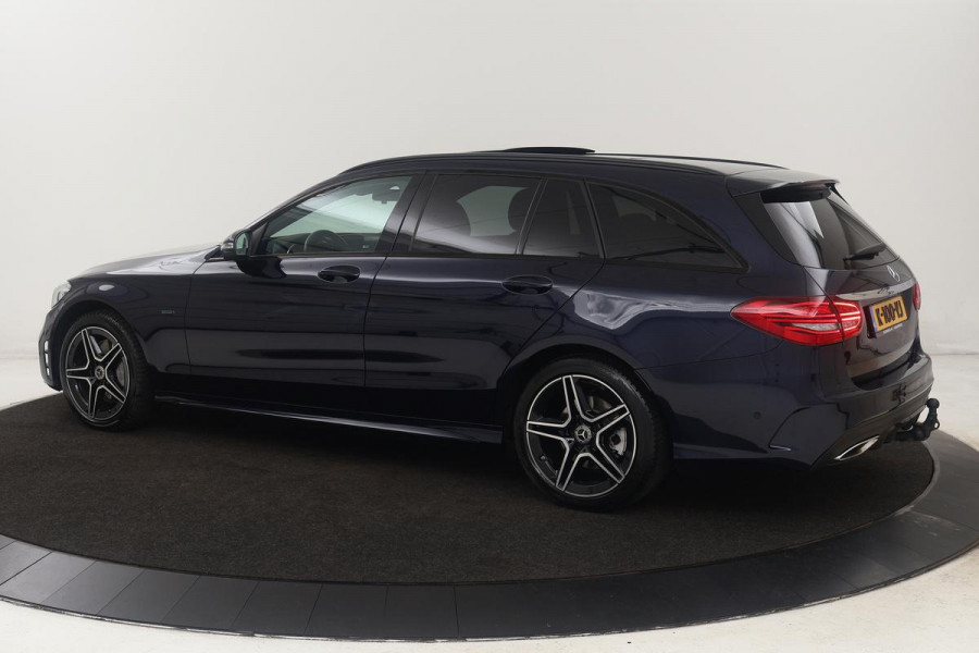 Mercedes-Benz C-Klasse 300e AMG | Panoramadak | Stoelverwarming | 360 camera | Trekhaak | Carplay | Dodehoek detectie | Matrix LED | Navigatie | Half leder