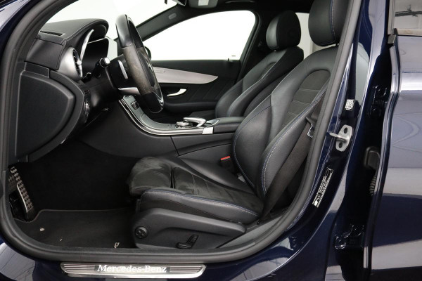 Mercedes-Benz C-Klasse 300e AMG | Panoramadak | Stoelverwarming | 360 camera | Trekhaak | Carplay | Dodehoek detectie | Matrix LED | Navigatie | Half leder