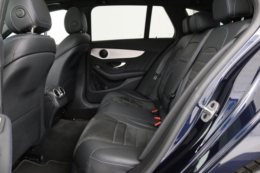Mercedes-Benz C-Klasse 300e AMG | Panoramadak | Stoelverwarming | 360 camera | Trekhaak | Carplay | Dodehoek detectie | Matrix LED | Navigatie | Half leder