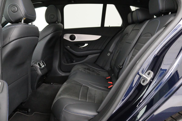 Mercedes-Benz C-Klasse 300e AMG | Panoramadak | Stoelverwarming | 360 camera | Trekhaak | Carplay | Dodehoek detectie | Matrix LED | Navigatie | Half leder