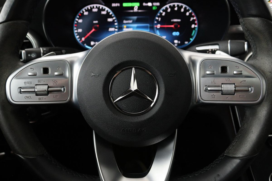 Mercedes-Benz C-Klasse 300e AMG | Panoramadak | Stoelverwarming | 360 camera | Trekhaak | Carplay | Dodehoek detectie | Matrix LED | Navigatie | Half leder