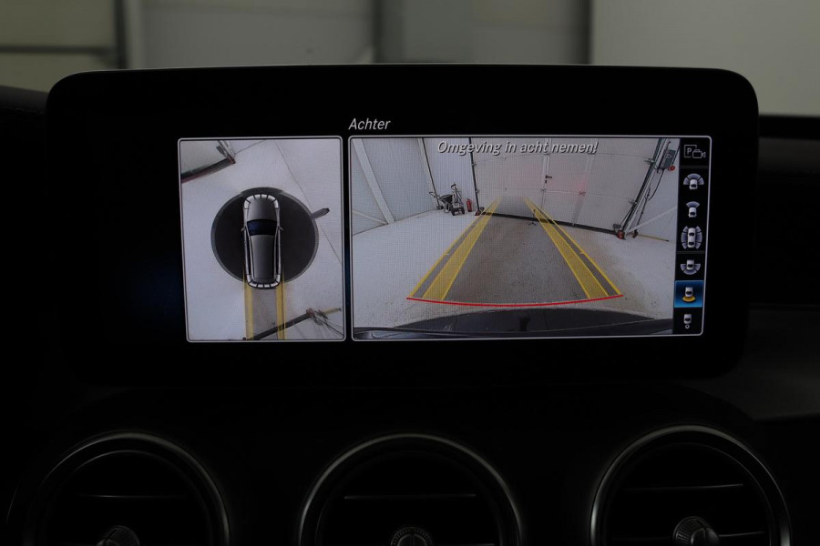Mercedes-Benz C-Klasse 300e AMG | Panoramadak | Stoelverwarming | 360 camera | Trekhaak | Carplay | Dodehoek detectie | Matrix LED | Navigatie | Half leder