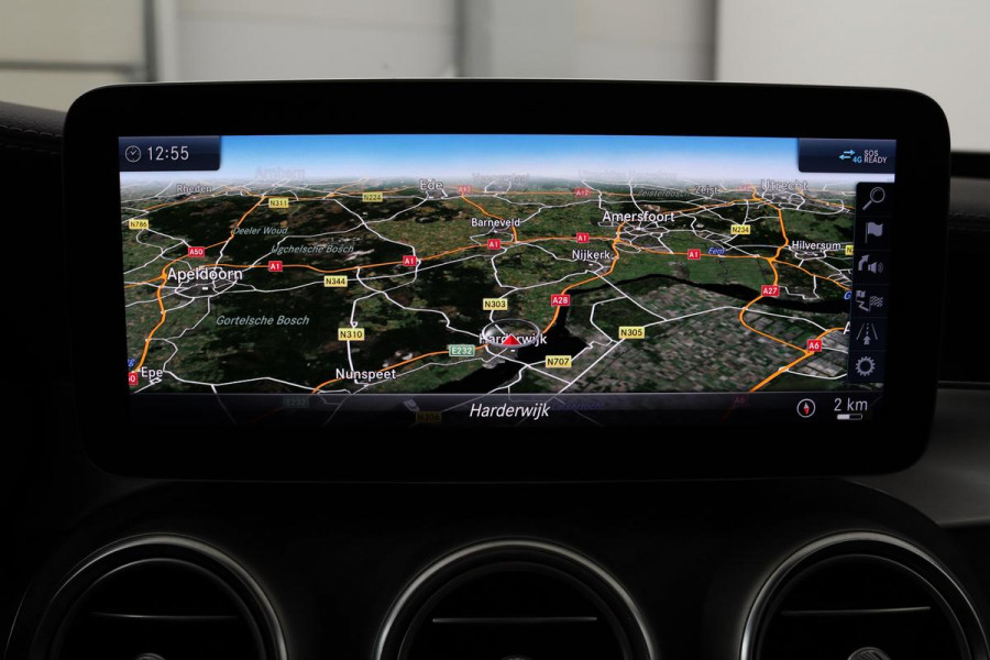 Mercedes-Benz C-Klasse 300e AMG | Panoramadak | Stoelverwarming | 360 camera | Trekhaak | Carplay | Dodehoek detectie | Matrix LED | Navigatie | Half leder