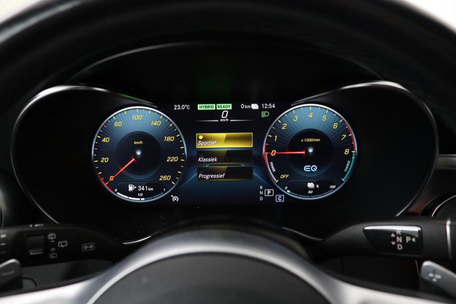 Mercedes-Benz C-Klasse 300e AMG | Panoramadak | Stoelverwarming | 360 camera | Trekhaak | Carplay | Dodehoek detectie | Matrix LED | Navigatie | Half leder