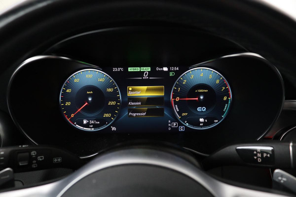 Mercedes-Benz C-Klasse 300e AMG | Panoramadak | Stoelverwarming | 360 camera | Trekhaak | Carplay | Dodehoek detectie | Matrix LED | Navigatie | Half leder