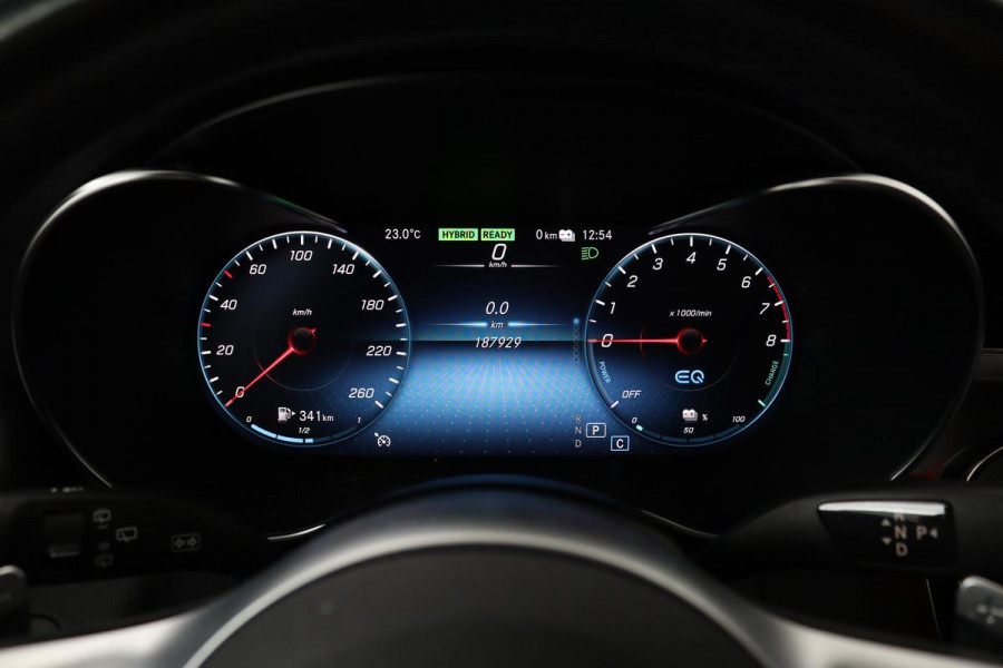 Mercedes-Benz C-Klasse 300e AMG | Panoramadak | Stoelverwarming | 360 camera | Trekhaak | Carplay | Dodehoek detectie | Matrix LED | Navigatie | Half leder