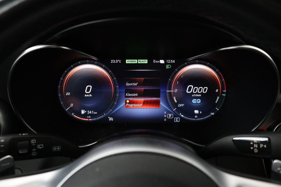 Mercedes-Benz C-Klasse 300e AMG | Panoramadak | Stoelverwarming | 360 camera | Trekhaak | Carplay | Dodehoek detectie | Matrix LED | Navigatie | Half leder