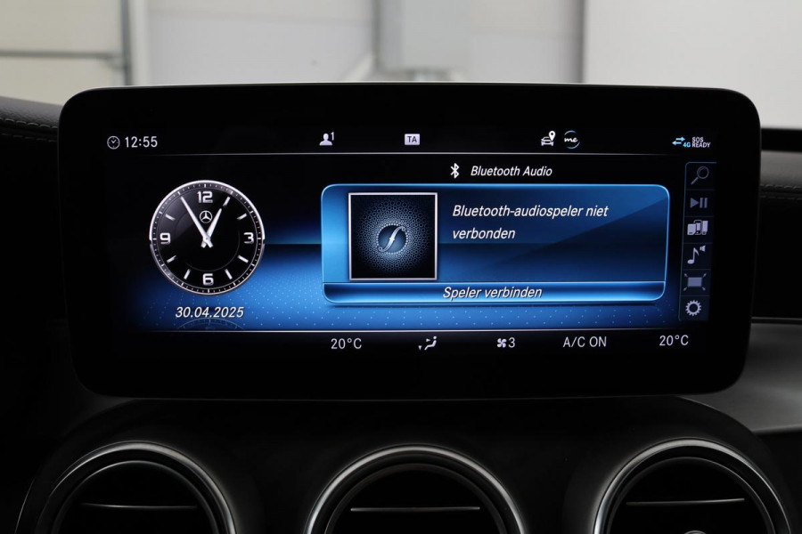 Mercedes-Benz C-Klasse 300e AMG | Panoramadak | Stoelverwarming | 360 camera | Trekhaak | Carplay | Dodehoek detectie | Matrix LED | Navigatie | Half leder