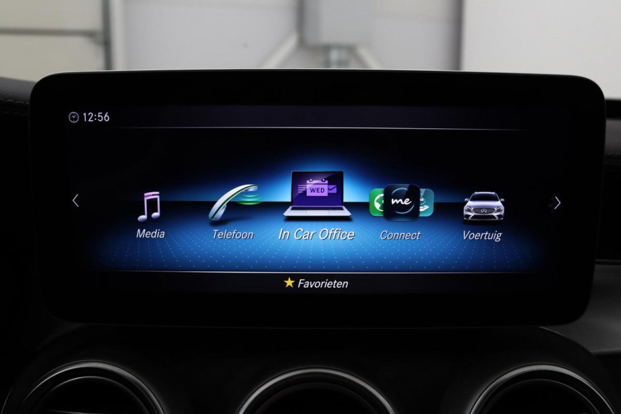 Mercedes-Benz C-Klasse 300e AMG | Panoramadak | Stoelverwarming | 360 camera | Trekhaak | Carplay | Dodehoek detectie | Matrix LED | Navigatie | Half leder