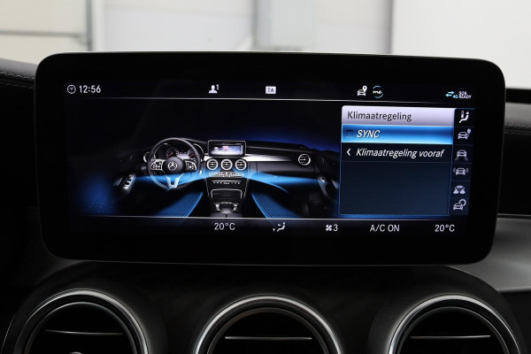 Mercedes-Benz C-Klasse 300e AMG | Panoramadak | Stoelverwarming | 360 camera | Trekhaak | Carplay | Dodehoek detectie | Matrix LED | Navigatie | Half leder