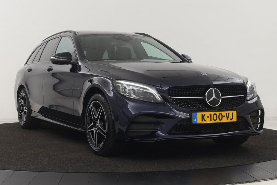 Mercedes-Benz C-Klasse 300e AMG | Panoramadak | Stoelverwarming | 360 camera | Trekhaak | Carplay | Dodehoek detectie | Matrix LED | Navigatie | Half leder