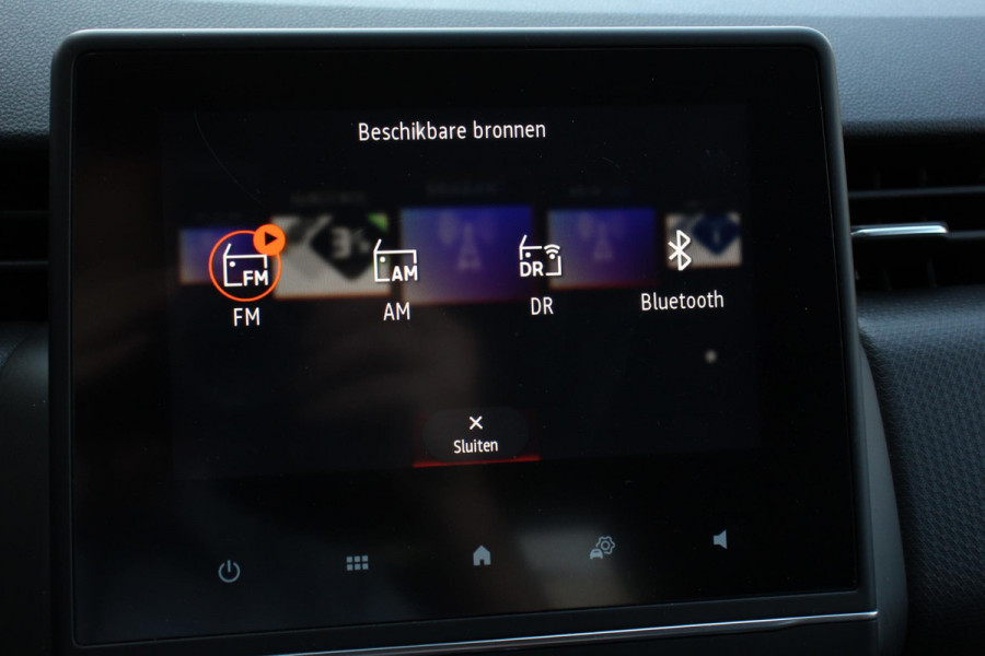 Renault Clio 1.0 TCe 100 pk Automaat Experience Navigatie Climate Control Led Cruise control Parkeer sensoren Lichtmetalen Velgen Extra Getint Glas DAB Parkeer Sensoren