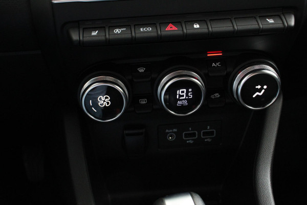 Renault Clio 1.0 TCe 100 pk Automaat Experience Navigatie Climate Control Led Cruise control Parkeer sensoren Lichtmetalen Velgen Extra Getint Glas DAB Parkeer Sensoren